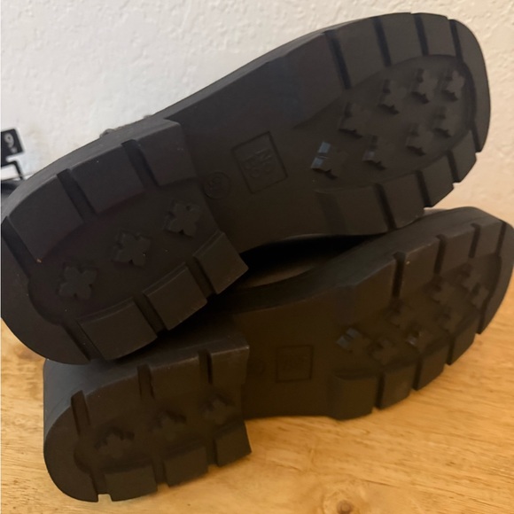 No Boundaries Sleek Black Wide Width Boots. Lug Pull Boots. Zipper on side. - Picture 6 of 8